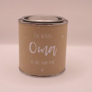 Blikje met wikkel de liefste oma is die van mij beige